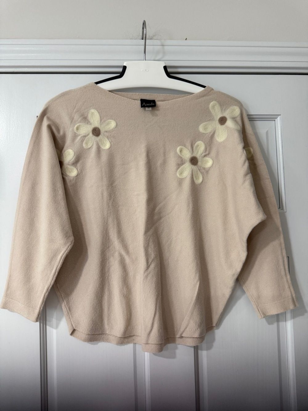 Aaeda Sweater Sz M 3/4 Bat Sleeve Boxy Floral Felted Design Beige Classic Spring